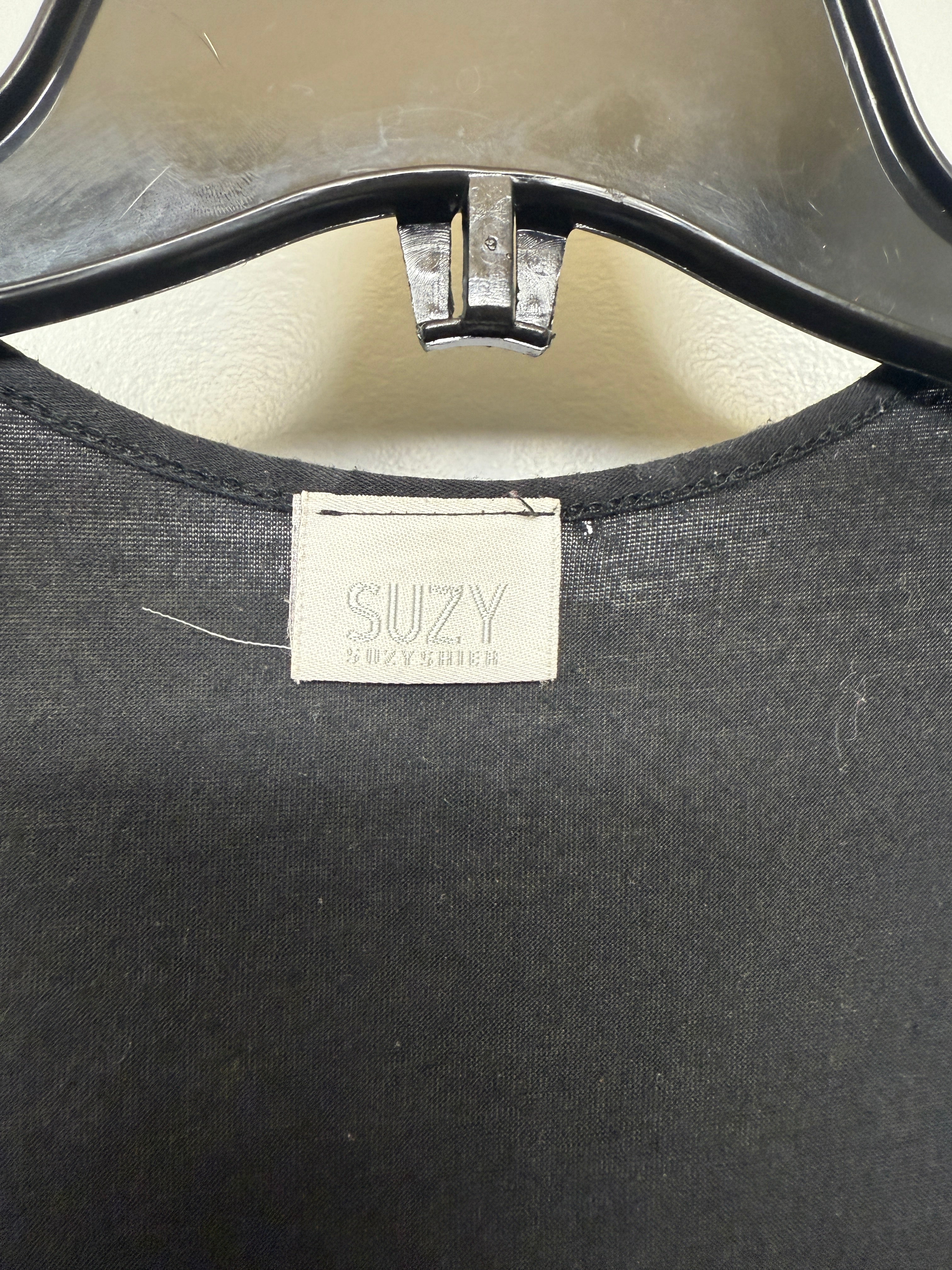 Suzy Shier NWOT Shiny Tiered Layered Black and Gold Sleeveless Shirt SIZE